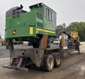 John Deere 437E Log Loader